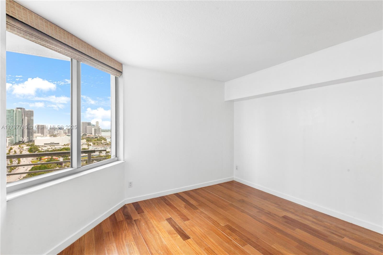 325 S Biscayne Blvd #3222, Miami FL 33131