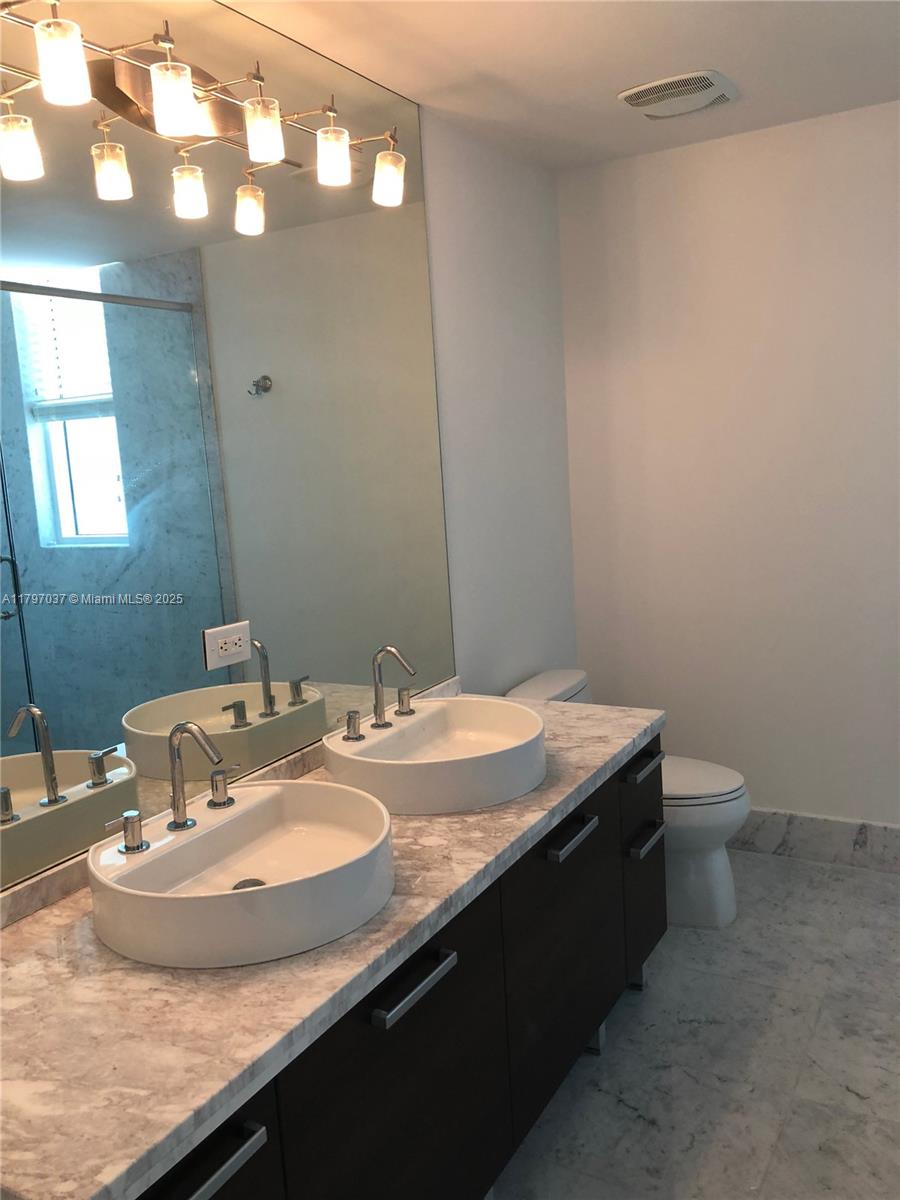 244 Biscayne Blvd #1809, Miami FL 33132