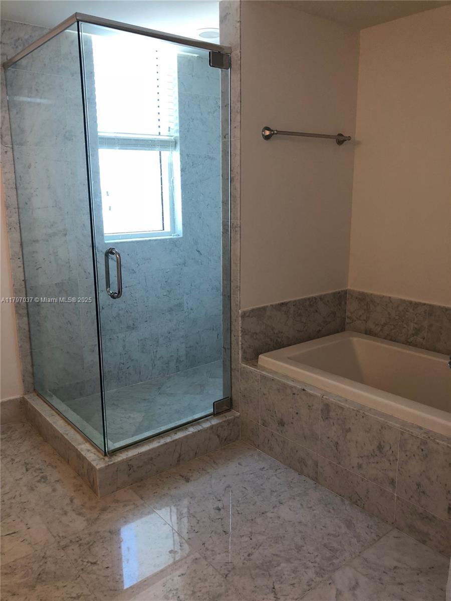 244 Biscayne Blvd #1809, Miami FL 33132