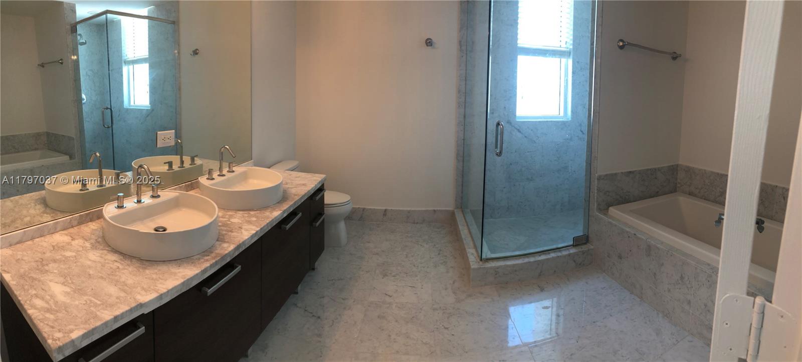 244 Biscayne Blvd #1809, Miami FL 33132