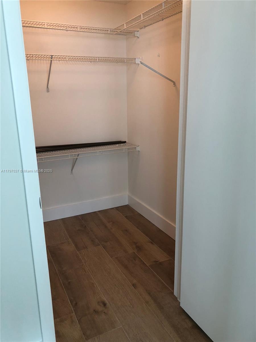 244 Biscayne Blvd #1809, Miami FL 33132