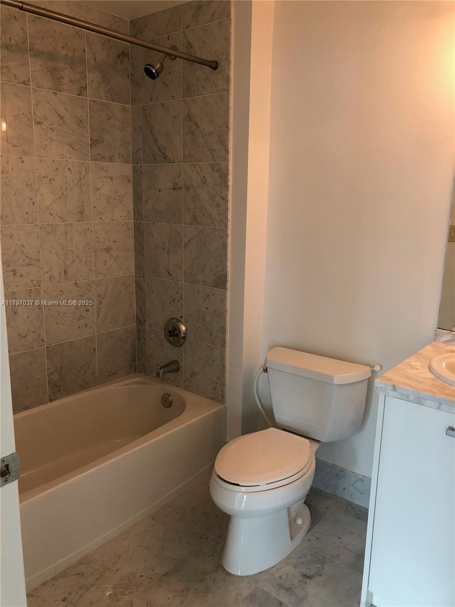 244 Biscayne Blvd #1809, Miami FL 33132