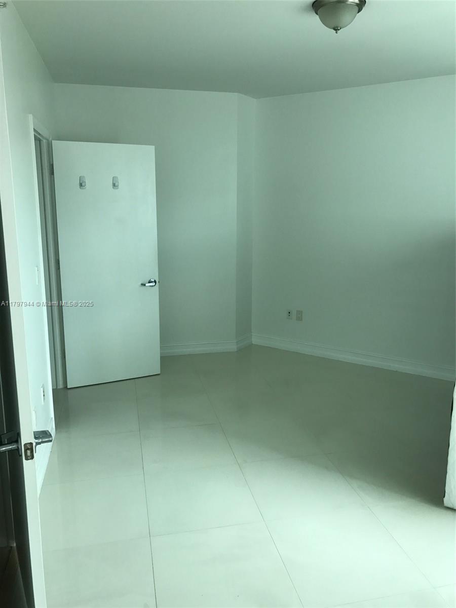 350 S Miami Ave #2811, Miami FL 33130