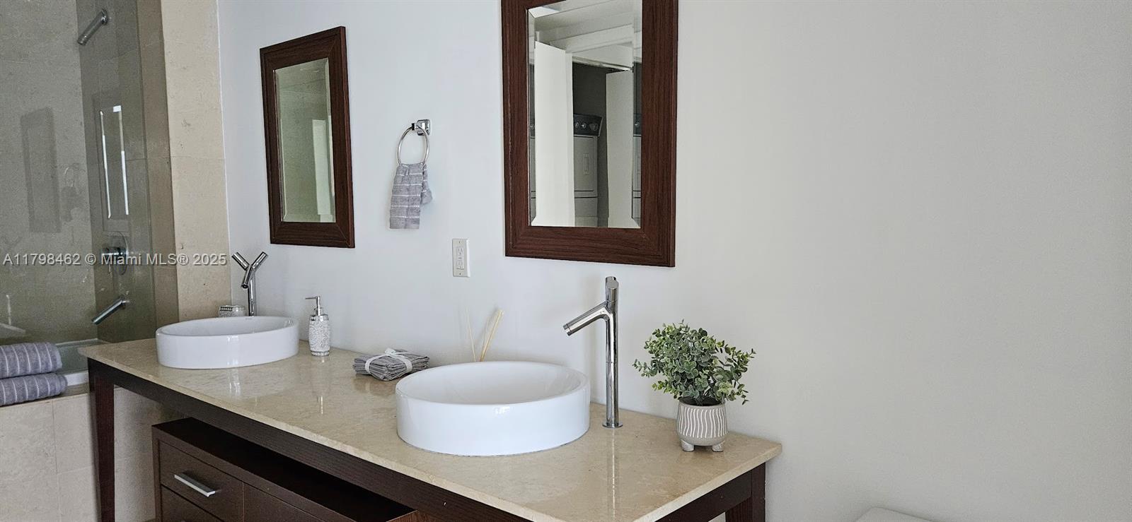 495 BRICKELL AVE #3009, Miami FL 33131