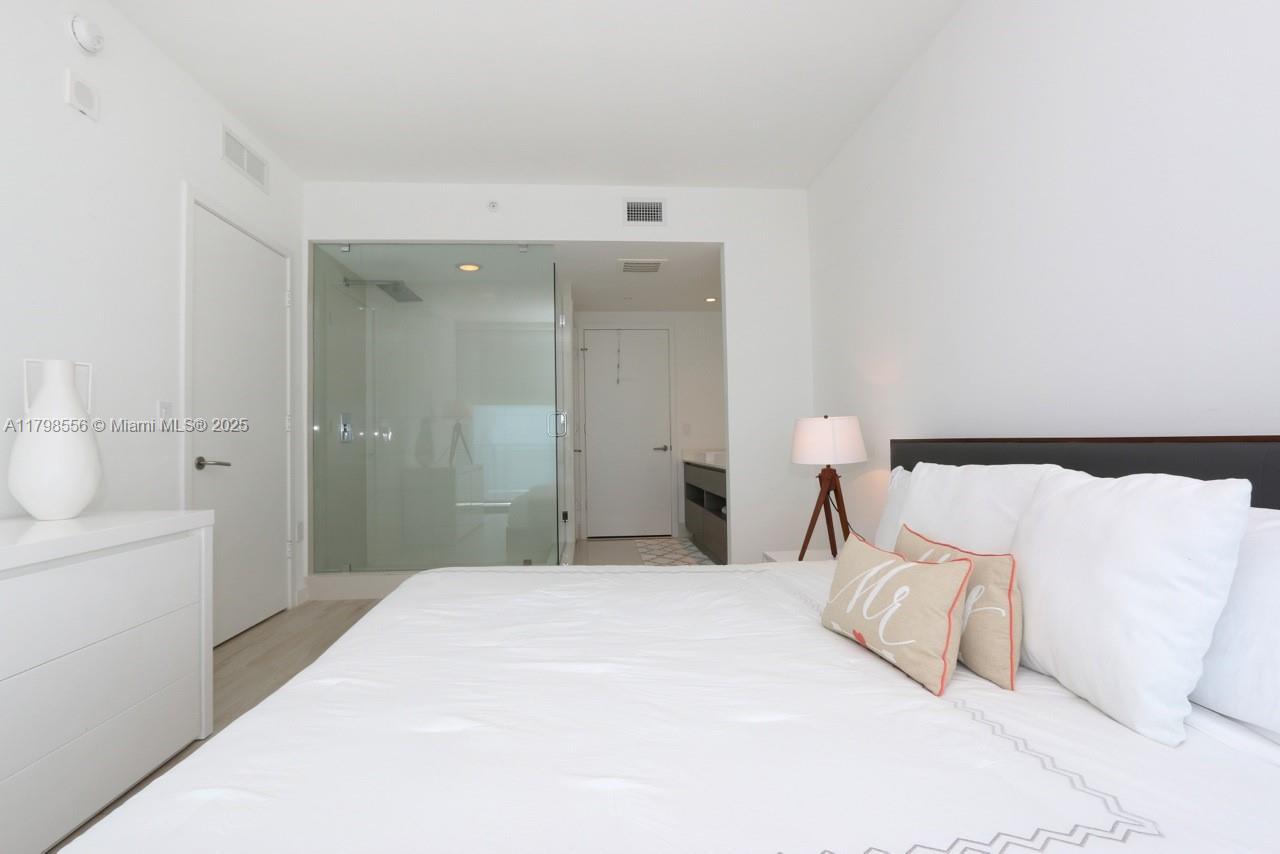 460 NE 28th St #3007, Miami FL 33137