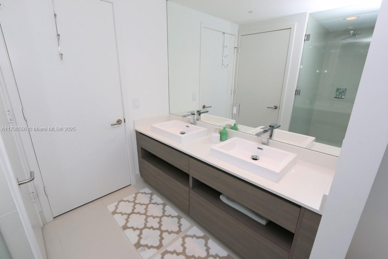 460 NE 28th St #3007, Miami FL 33137