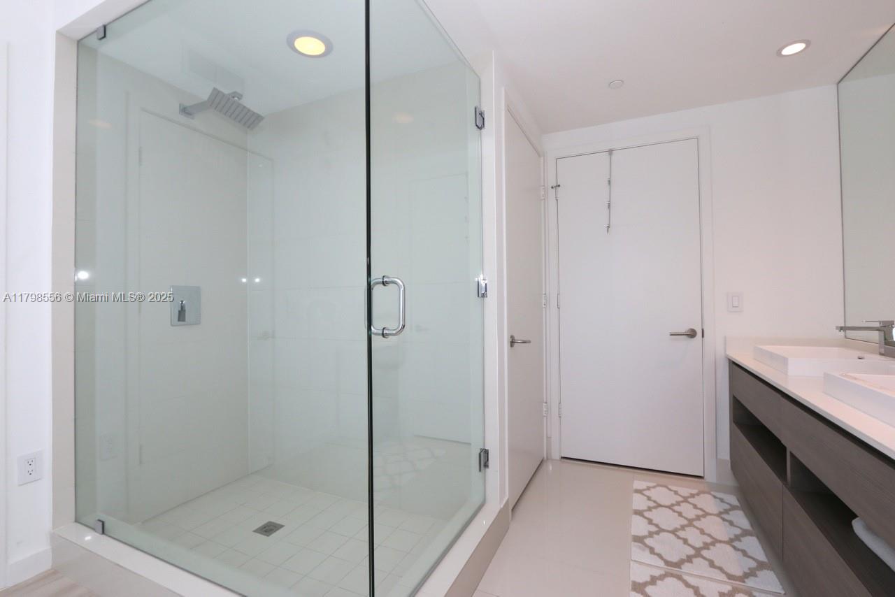460 NE 28th St #3007, Miami FL 33137
