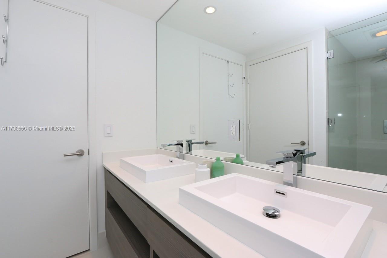 460 NE 28th St #3007, Miami FL 33137