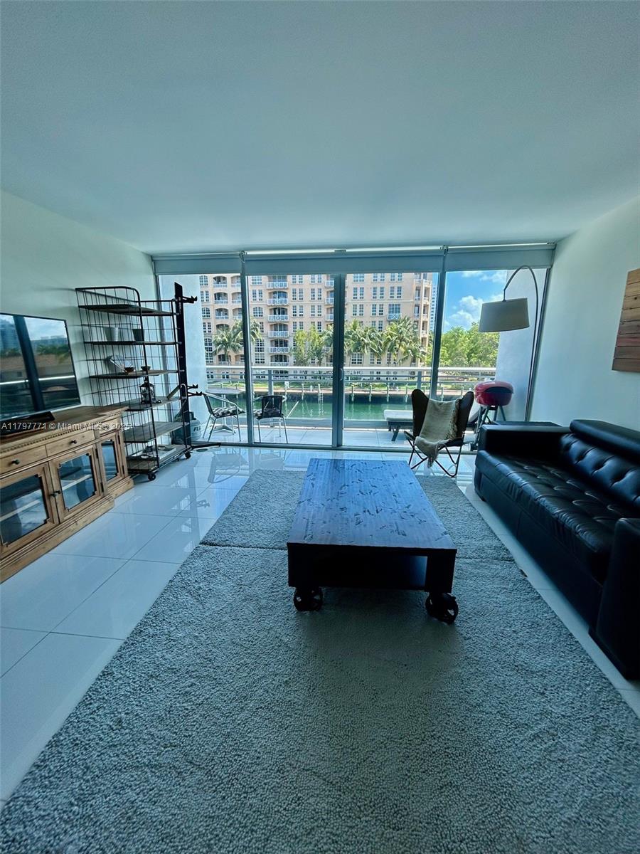 2950 NE 188th St #216, Aventura FL 33180