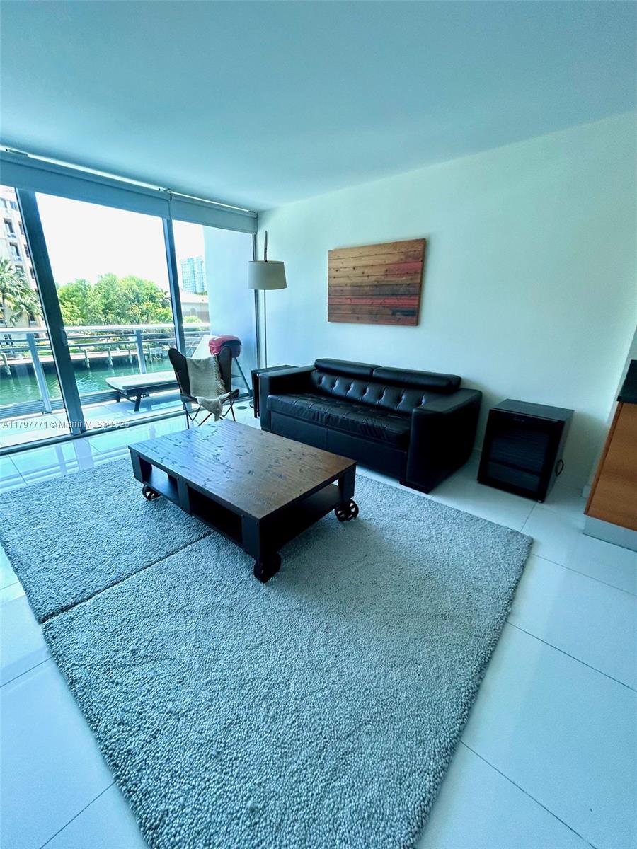 2950 NE 188th St #216, Aventura FL 33180