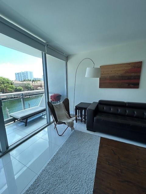 2950 NE 188th St #216, Aventura FL 33180