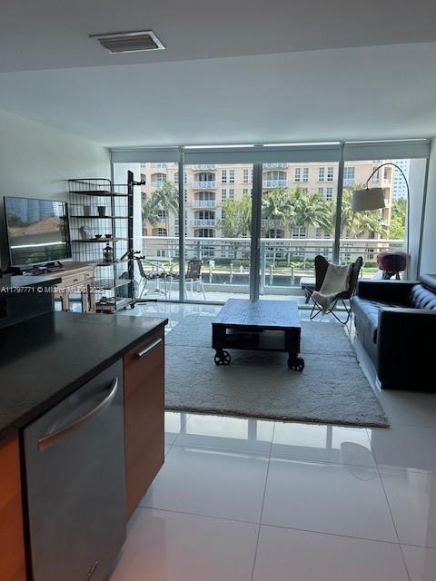 2950 NE 188th St #216, Aventura FL 33180