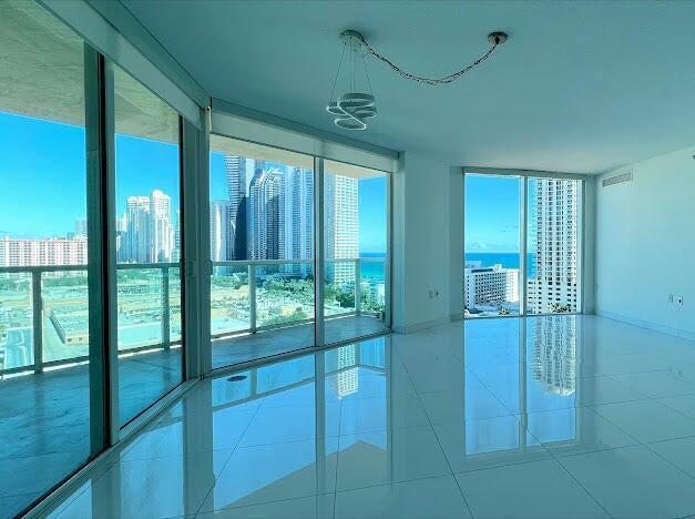 Apartamento para Alugar em Sunny Isles Beach, FL