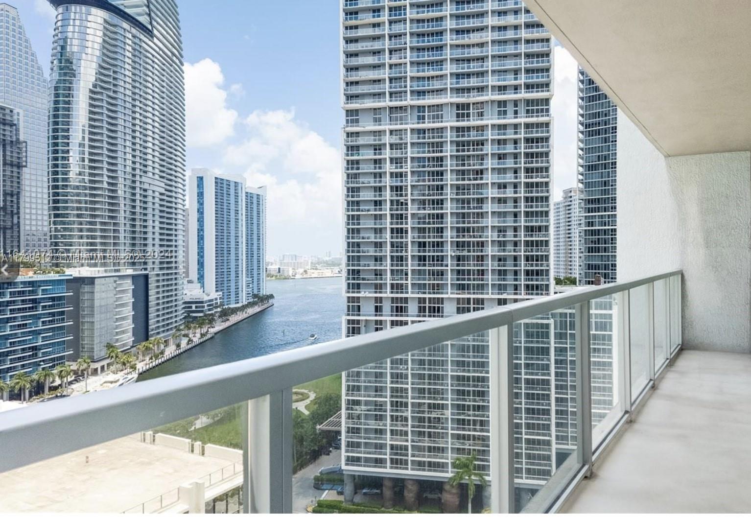 Apartamento à Venda em Miami, FL