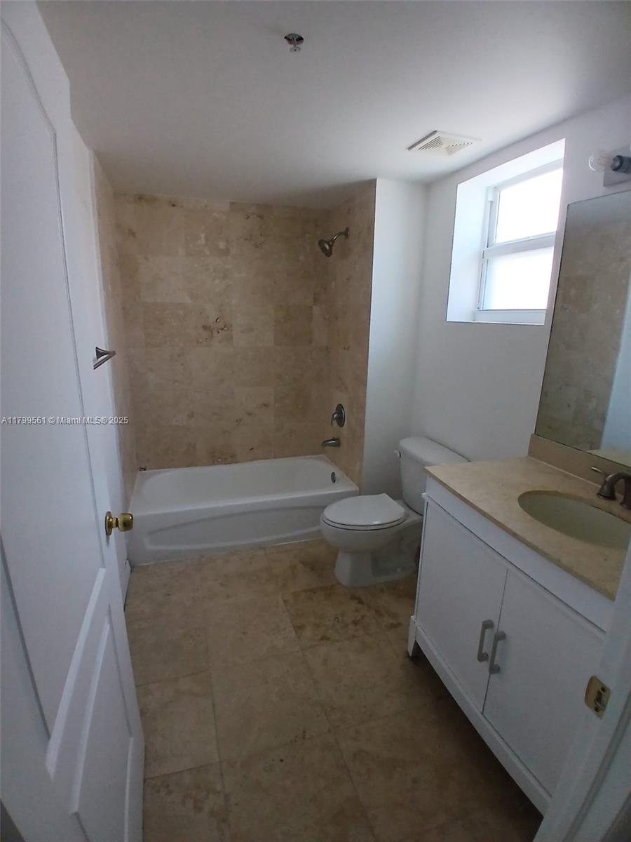 425 NE 30th St 603