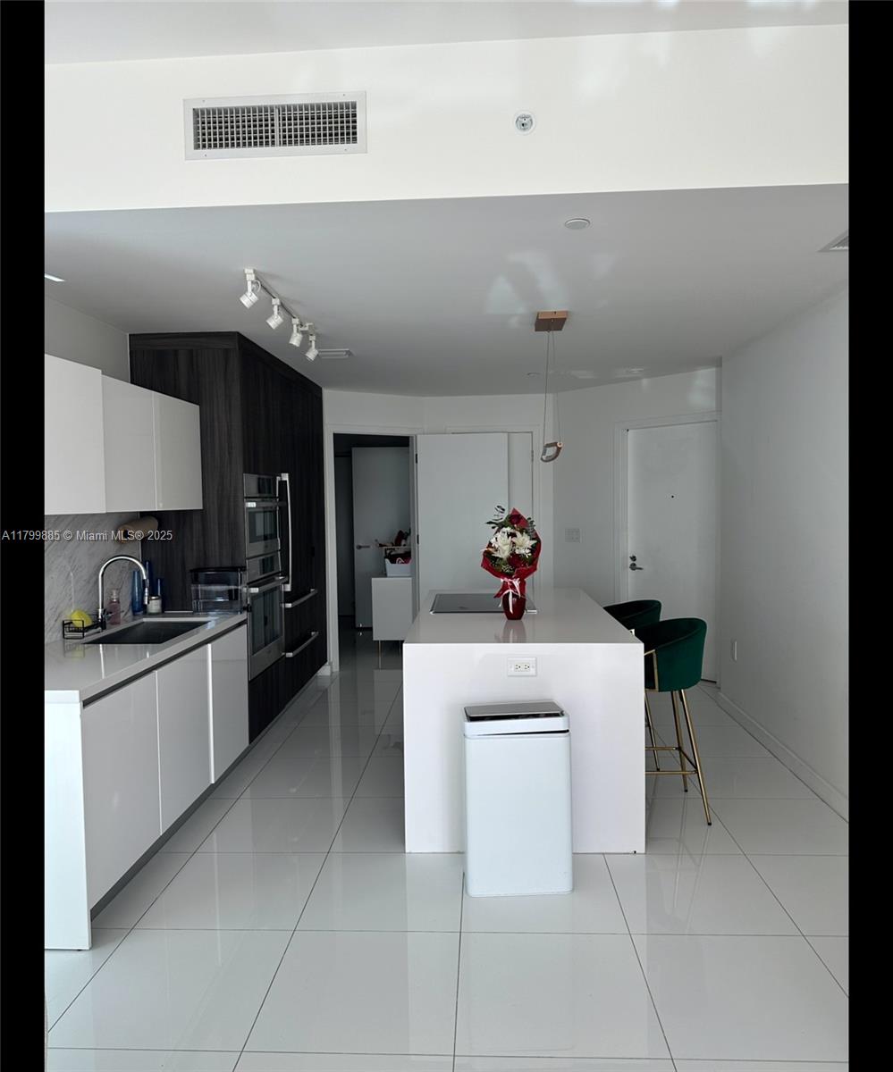Apartamento para Alugar em Miami, FL