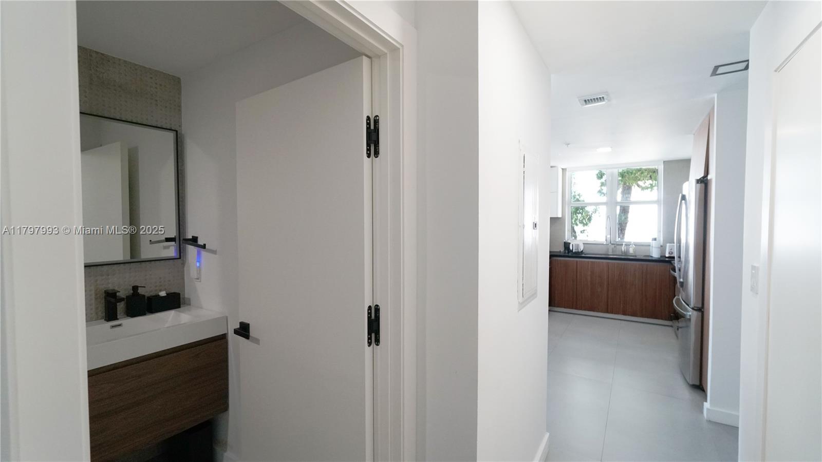 7918 Harbor Island Dr #112, North Bay Village FL 33141