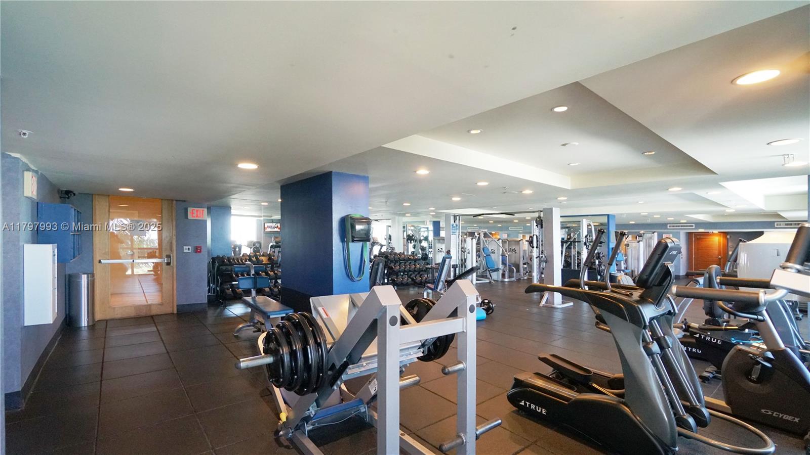 7918 Harbor Island Dr #112, North Bay Village FL 33141