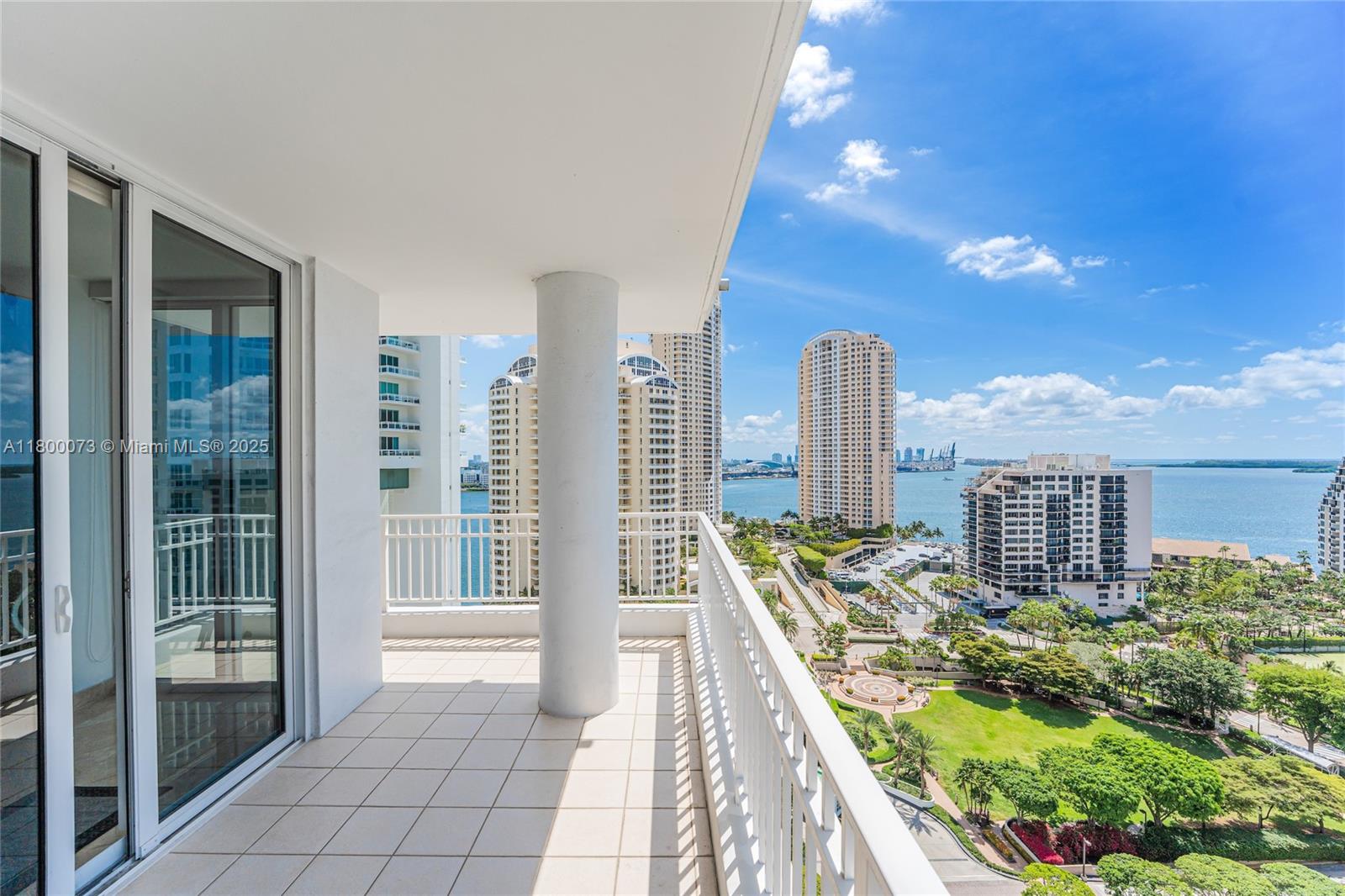 Apartamento à Venda em Miami, FL