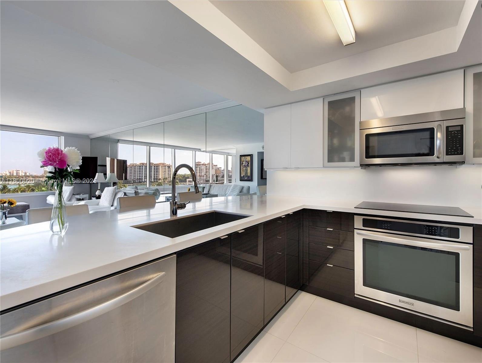 400 S Pointe Dr #605, Miami Beach FL 33139