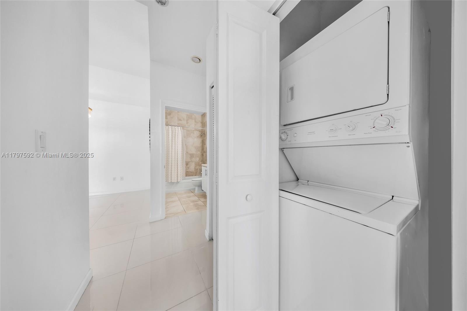 7910 Harbor Island Dr #1208, North Bay Village FL 33141