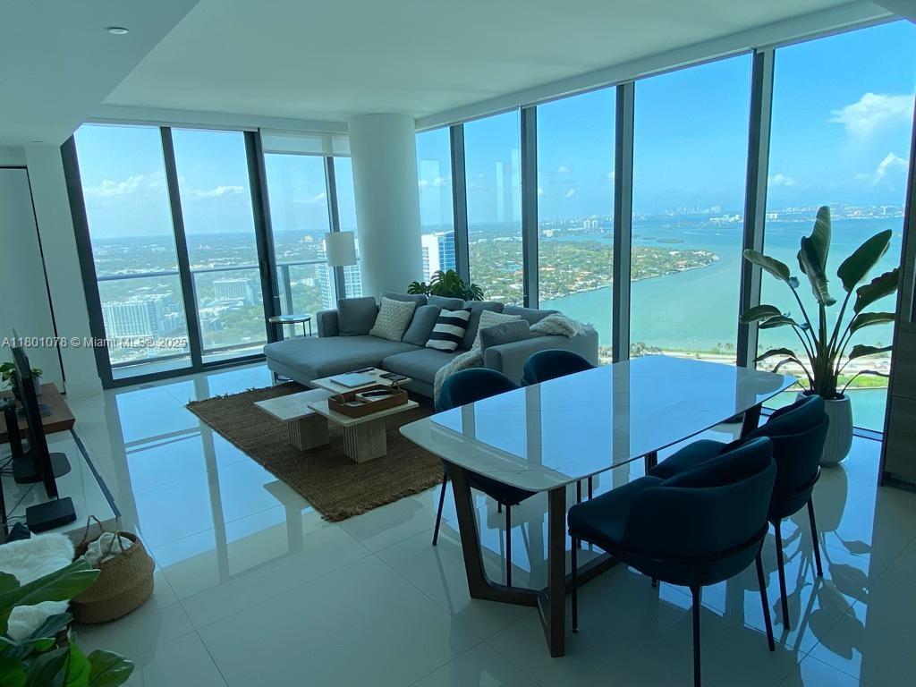 Apartamento à Venda em Miami, FL