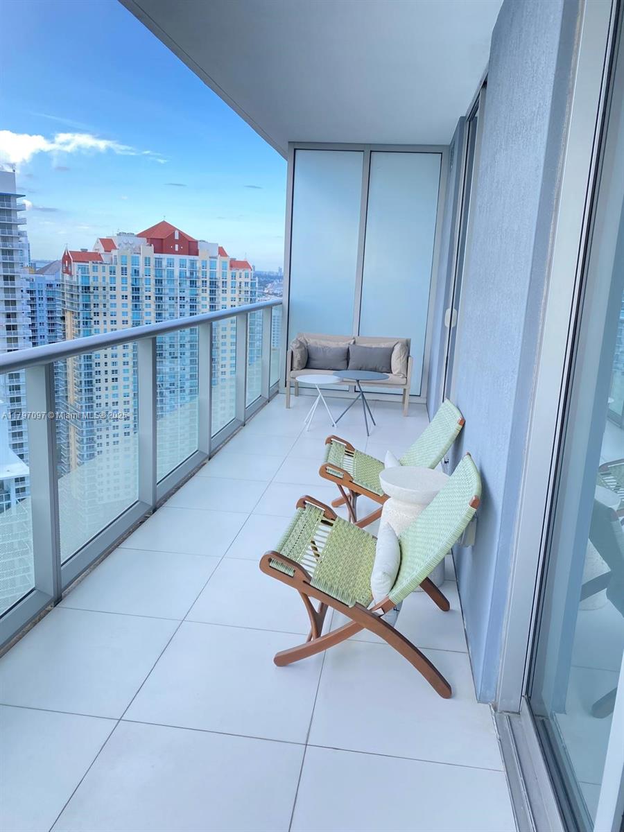 1300 Brickell Bay Dr #3501, Miami FL 33131