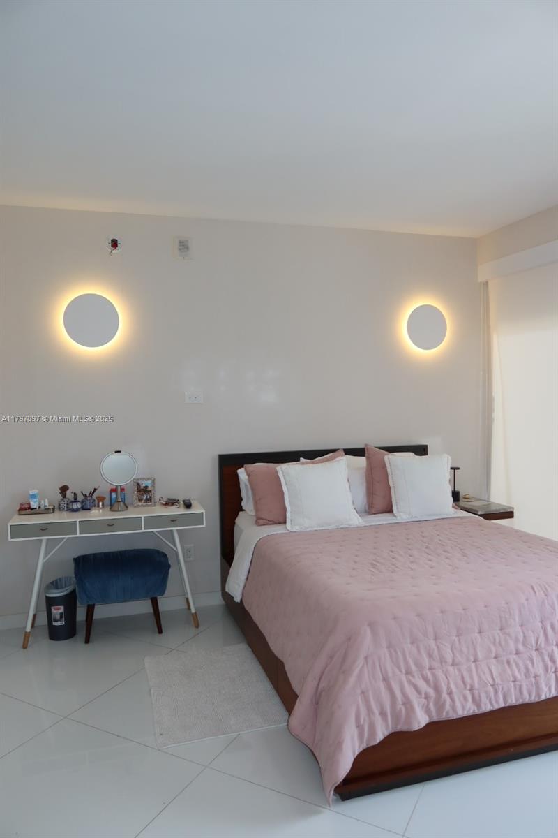 1300 Brickell Bay Dr #3501, Miami FL 33131