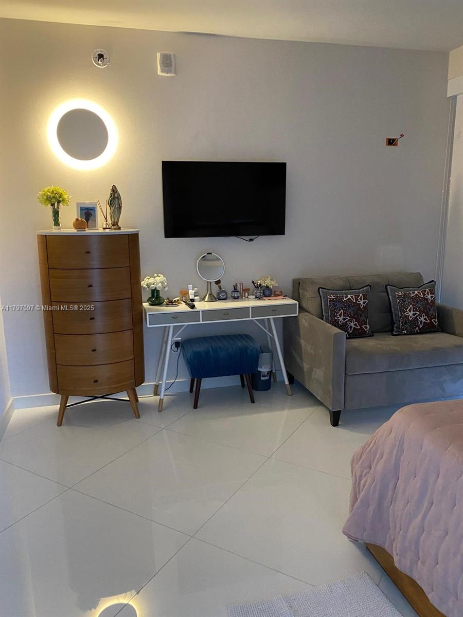 1300 Brickell Bay Dr #3501, Miami FL 33131