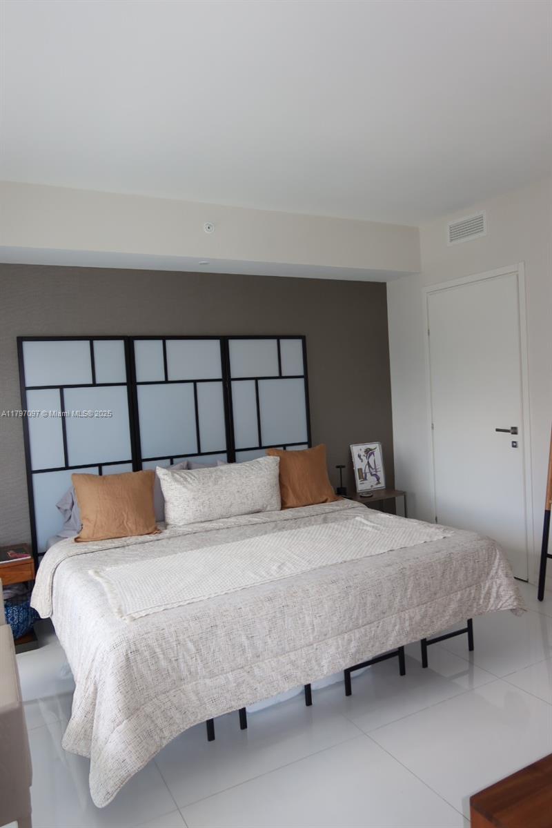 1300 Brickell Bay Dr #3501, Miami FL 33131