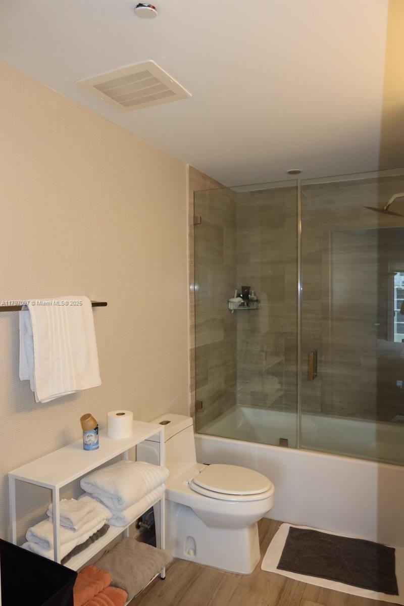 1300 Brickell Bay Dr #3501, Miami FL 33131
