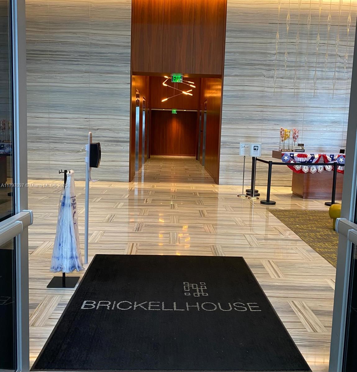 1300 Brickell Bay Dr #3501, Miami FL 33131