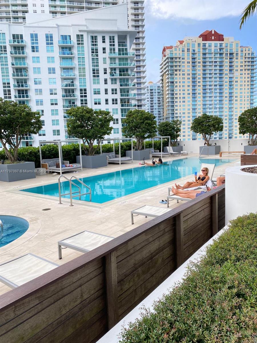 1300 Brickell Bay Dr #3501, Miami FL 33131