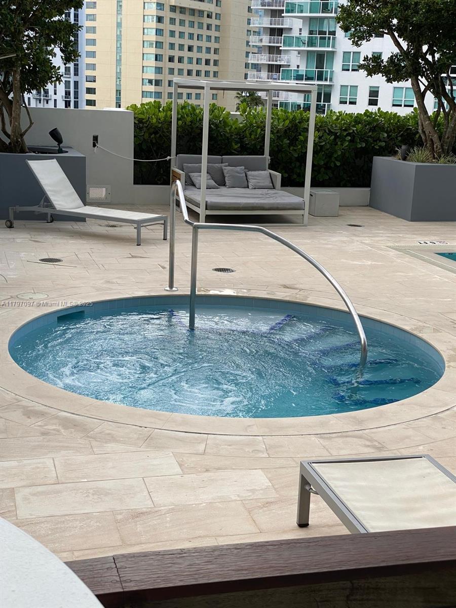 1300 Brickell Bay Dr #3501, Miami FL 33131
