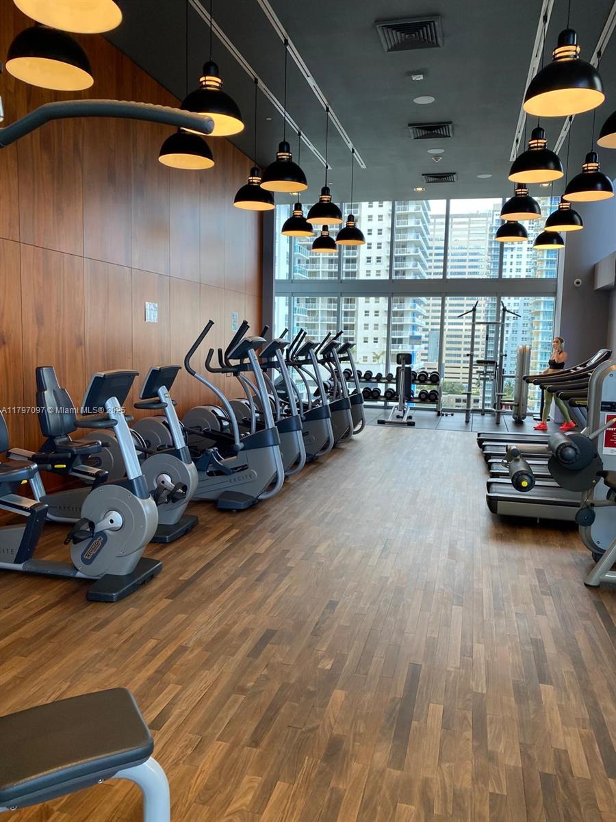 1300 Brickell Bay Dr #3501, Miami FL 33131