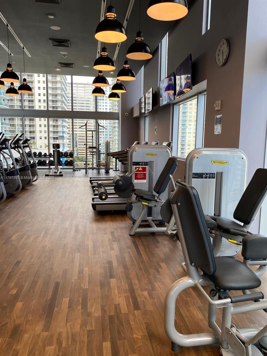 1300 Brickell Bay Dr #3501, Miami FL 33131