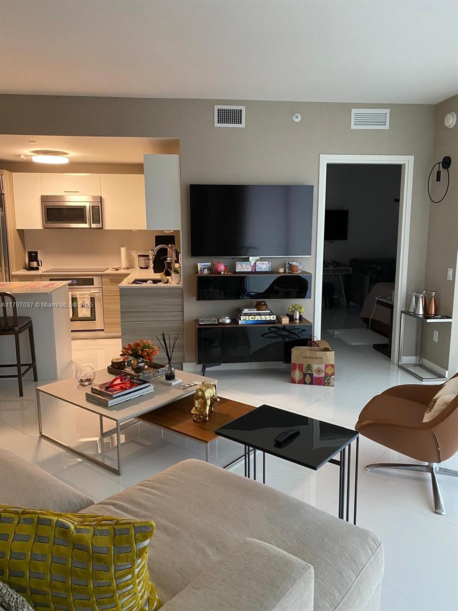 1300 Brickell Bay Dr #3501, Miami FL 33131