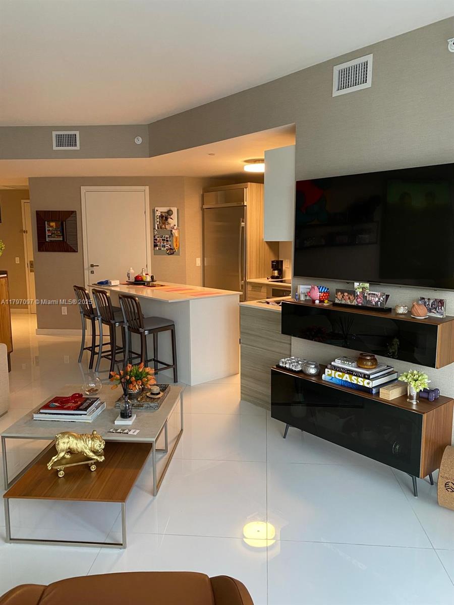 1300 Brickell Bay Dr #3501, Miami FL 33131