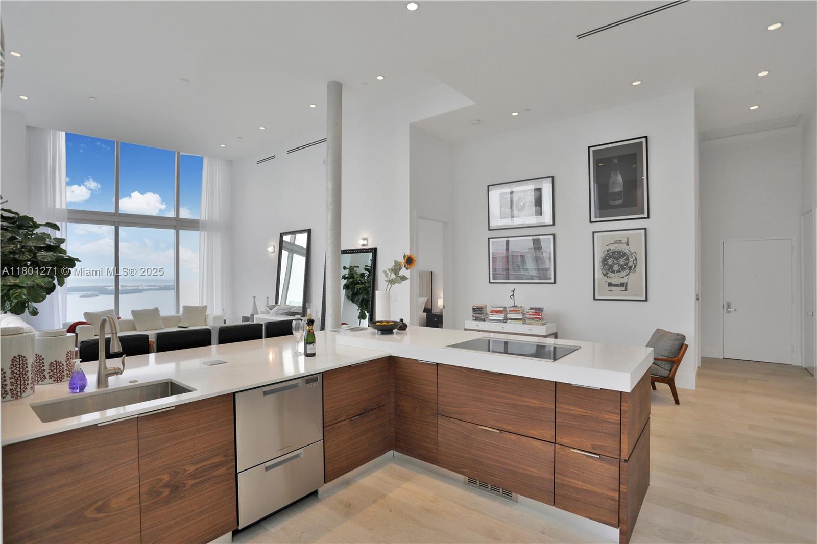 495 Brickell Ave #4102, Miami FL 33131