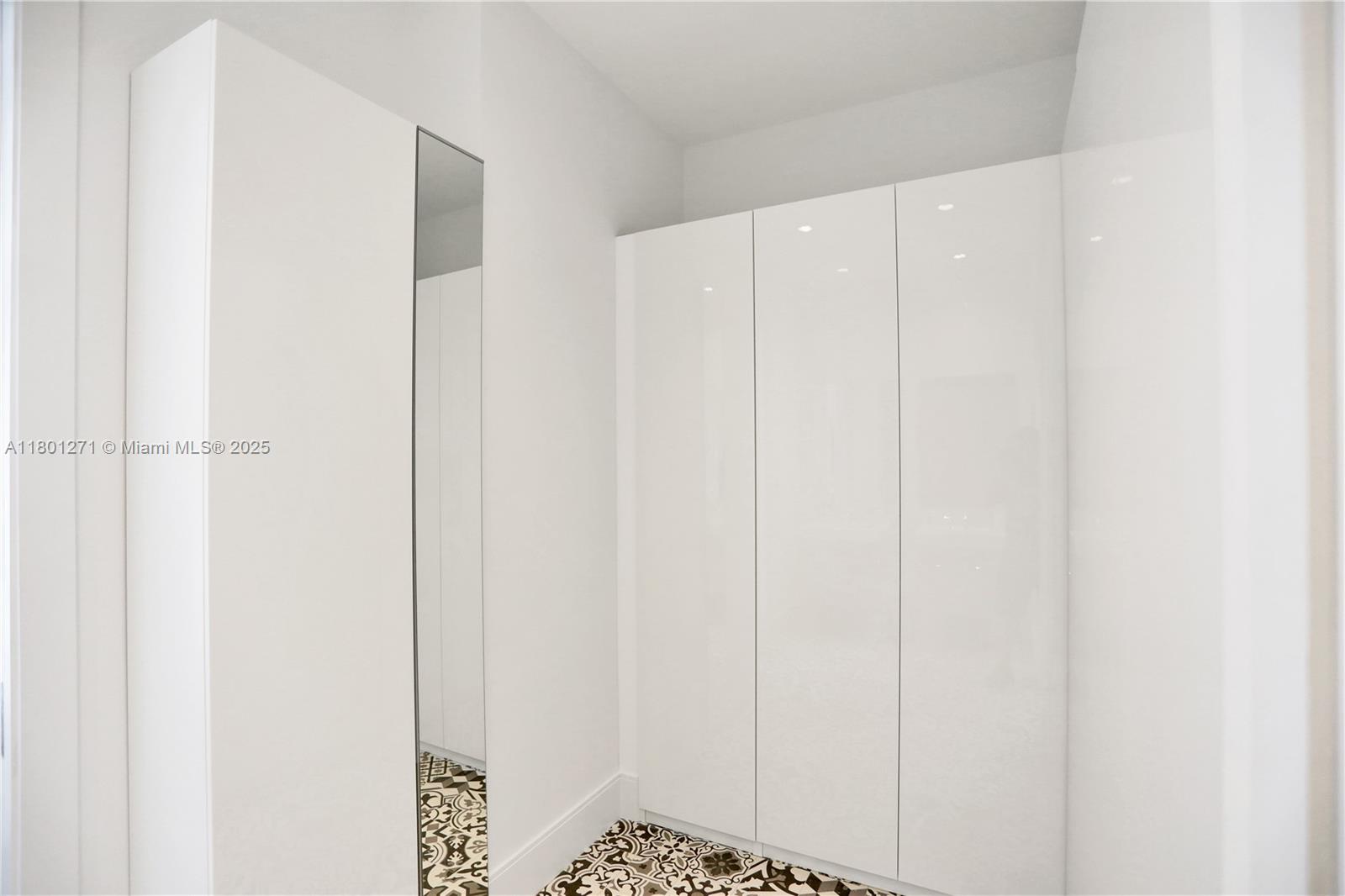 495 Brickell Ave #4102, Miami FL 33131