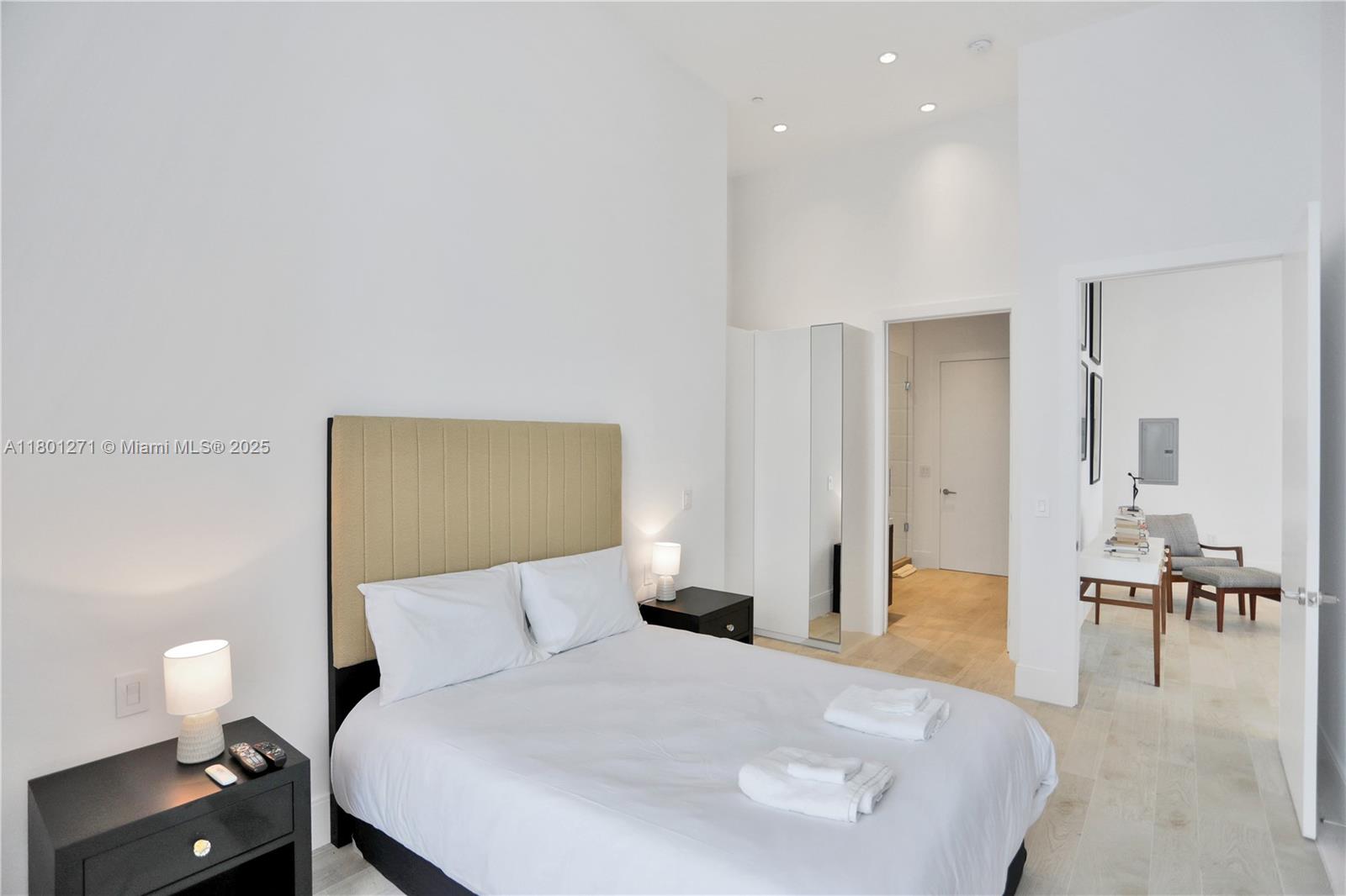 495 Brickell Ave #4102, Miami FL 33131
