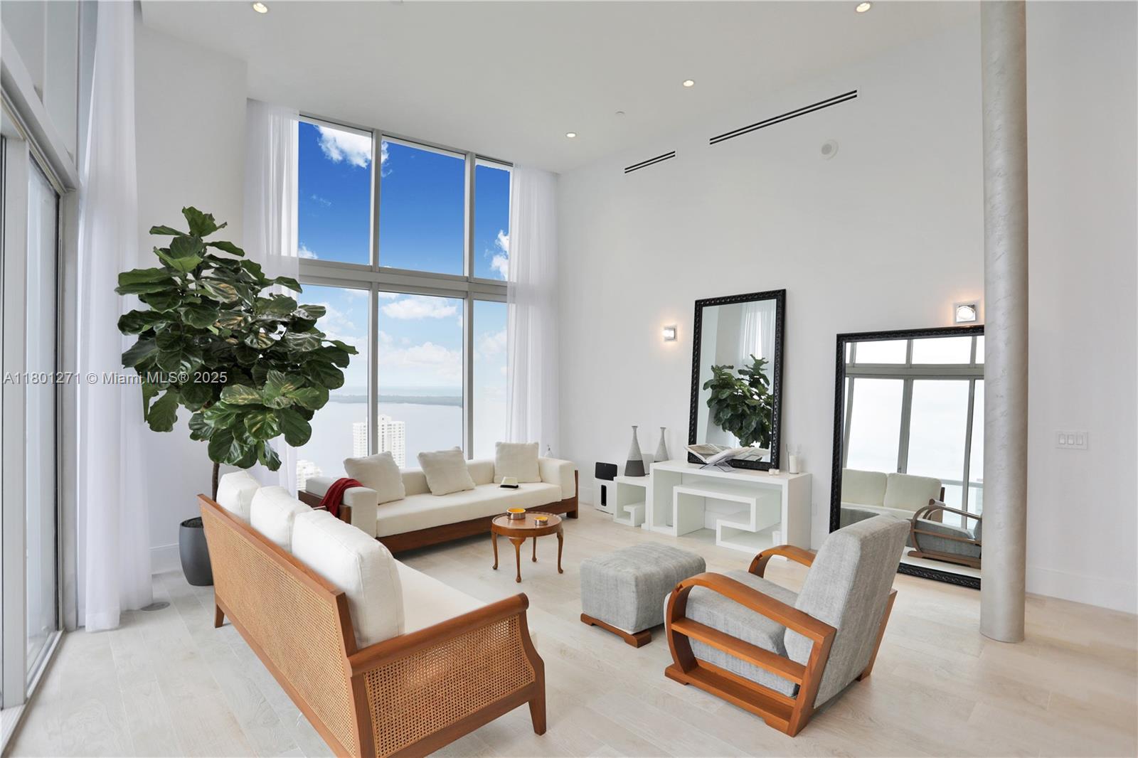 495 Brickell Ave #4102, Miami FL 33131