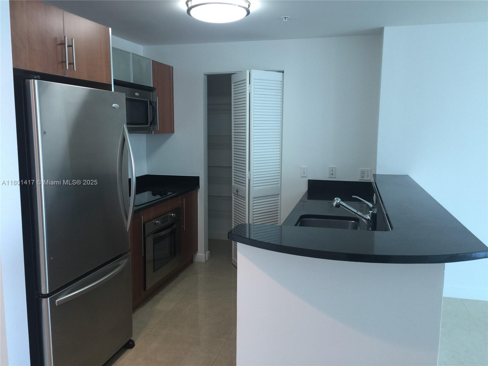 300 S BISCAYNE BL #T-2404, Miami FL 33131