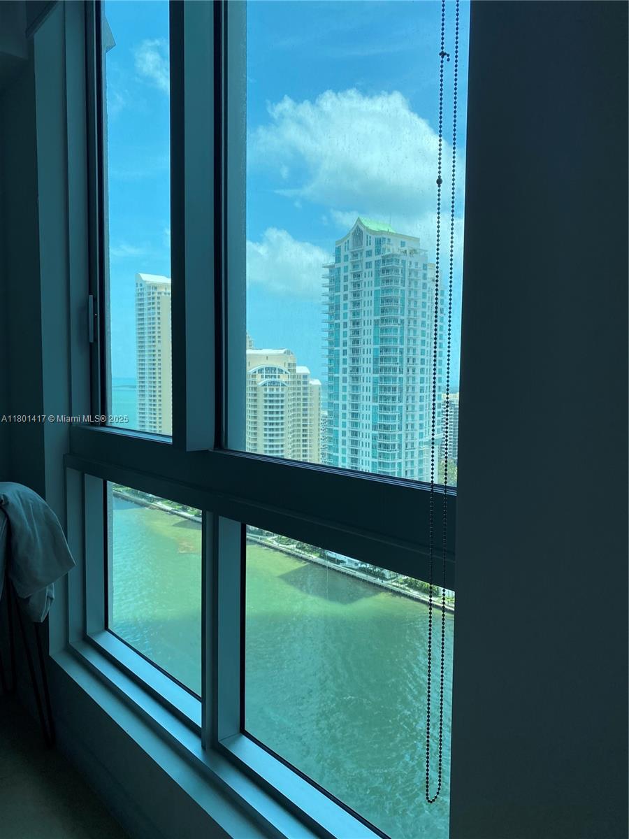 300 S BISCAYNE BL #T-2404, Miami FL 33131