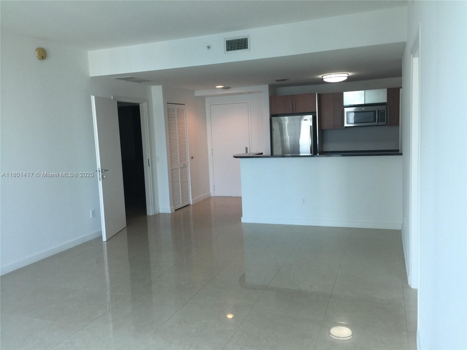 300 S BISCAYNE BL #T-2404, Miami FL 33131