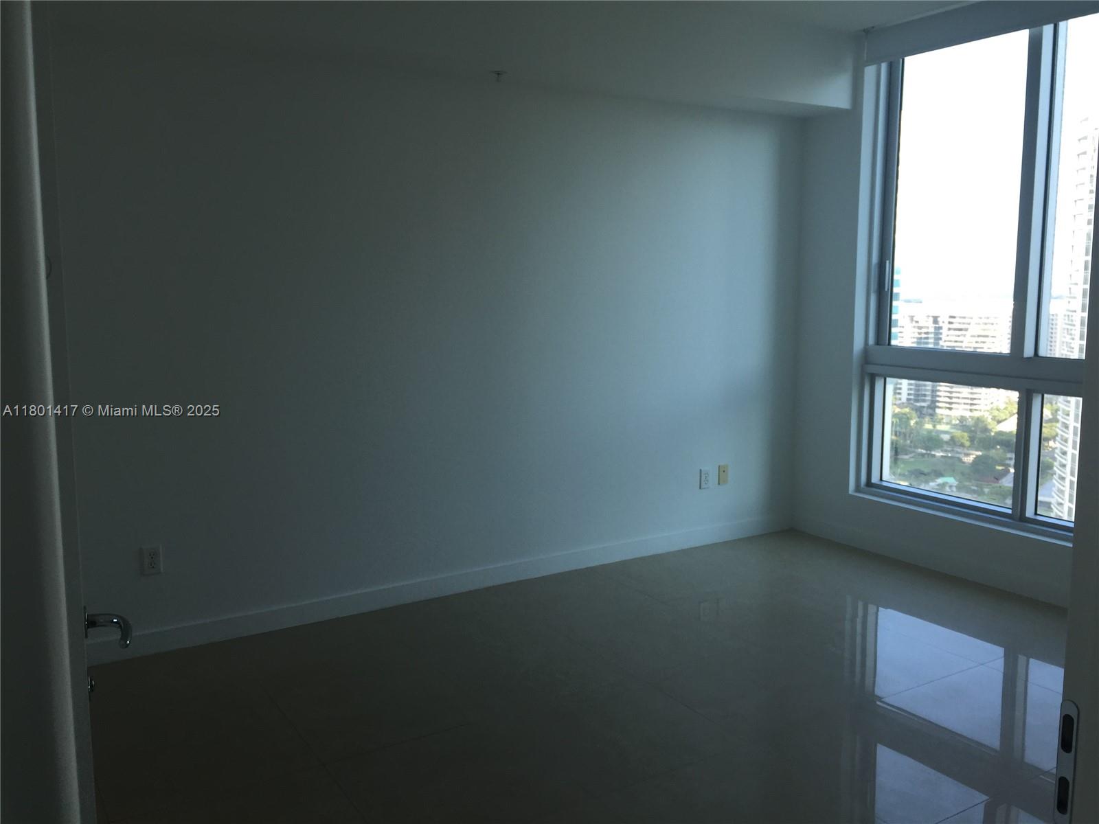 300 S BISCAYNE BL #T-2404, Miami FL 33131