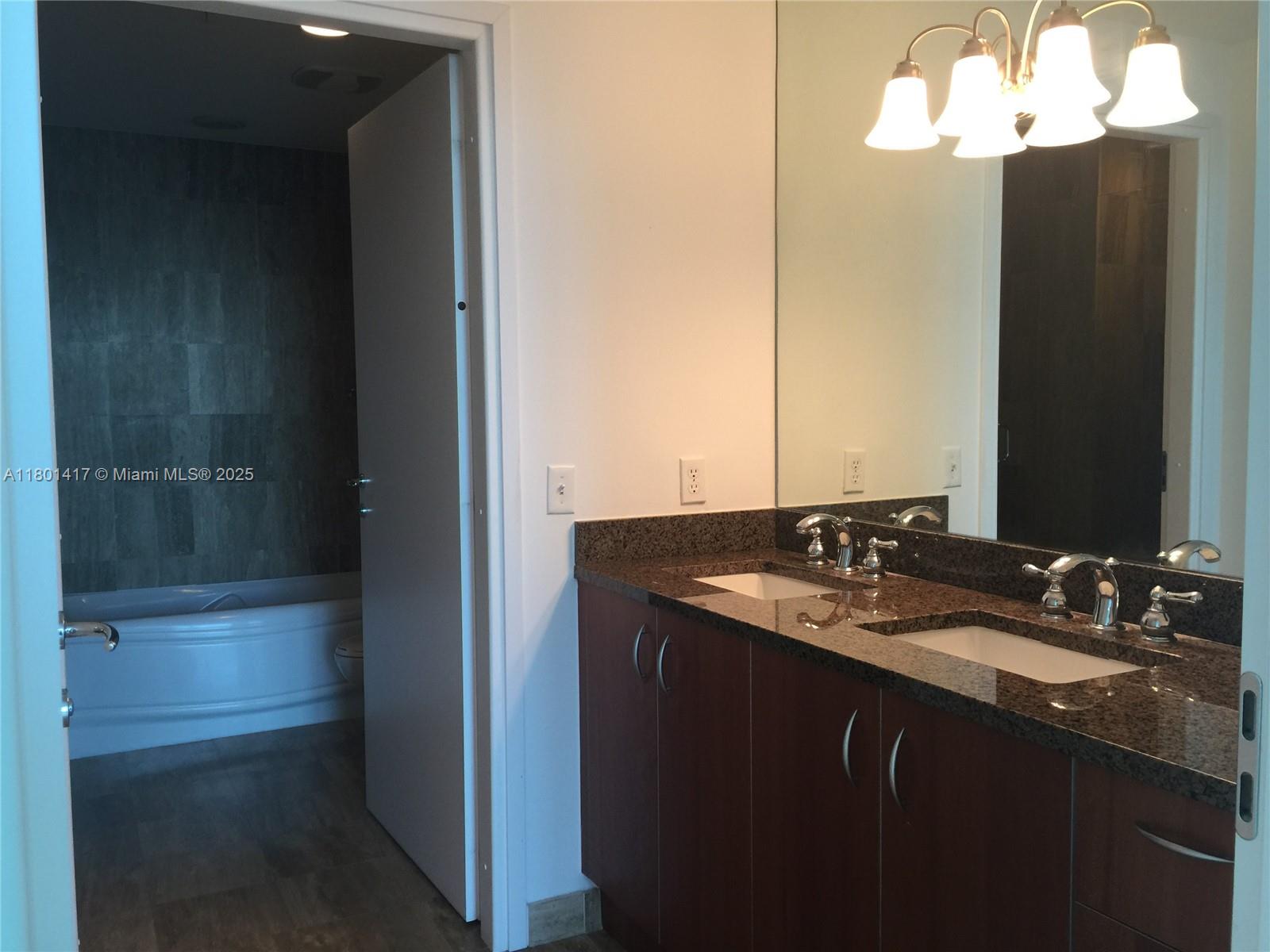 300 S BISCAYNE BL #T-2404, Miami FL 33131