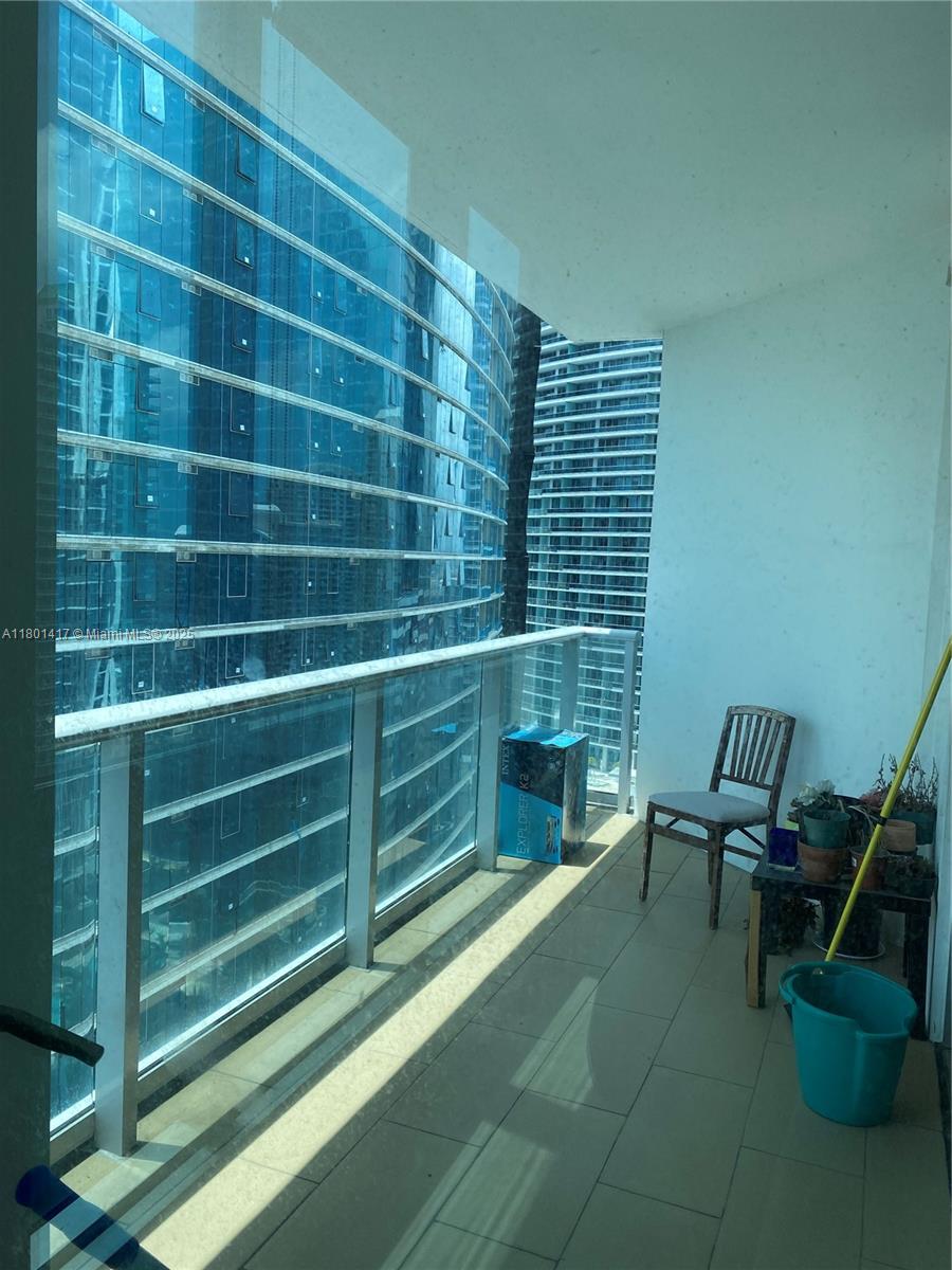 300 S BISCAYNE BL #T-2404, Miami FL 33131