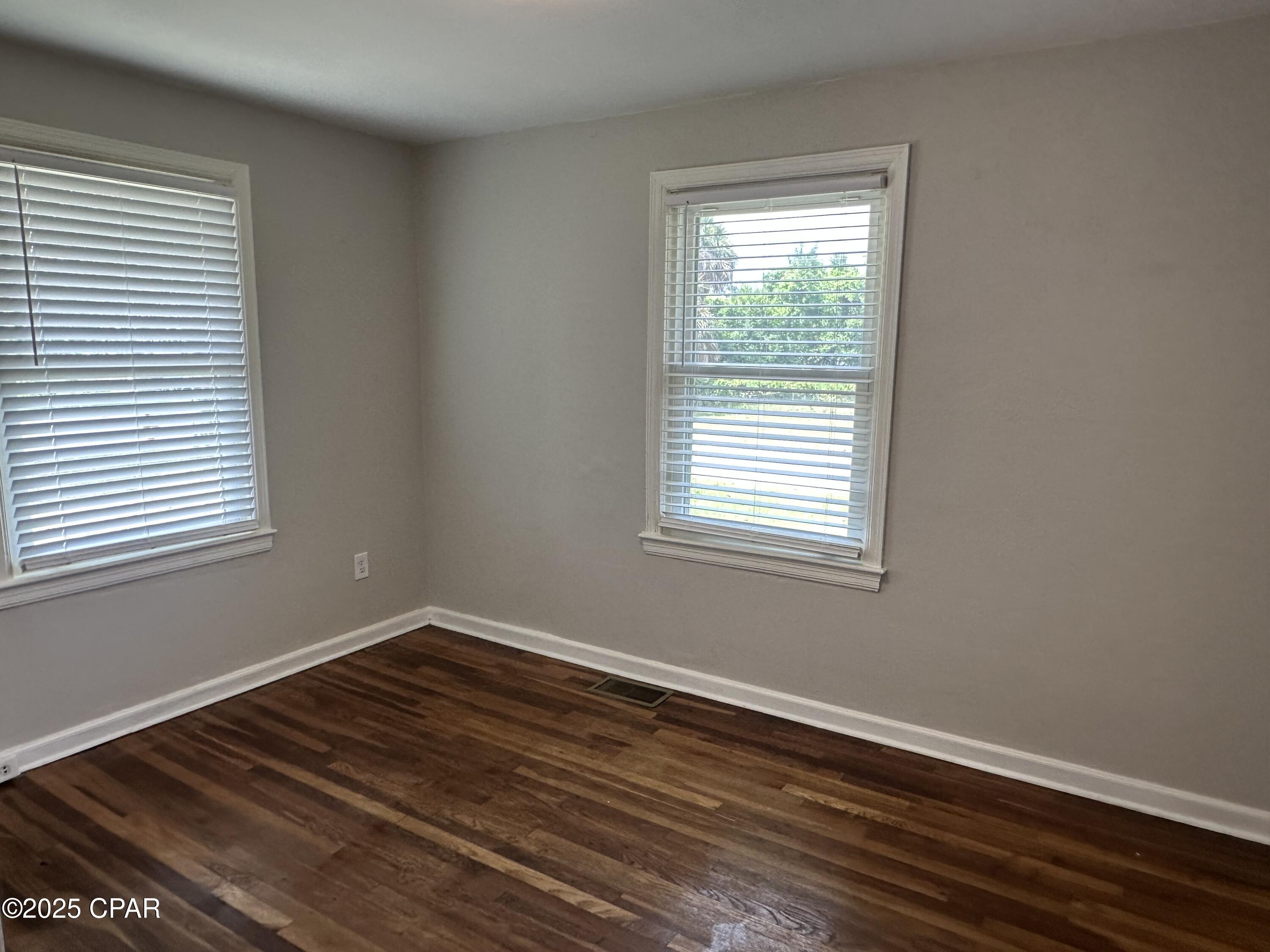 Image 39 For 102 Cove Avenue