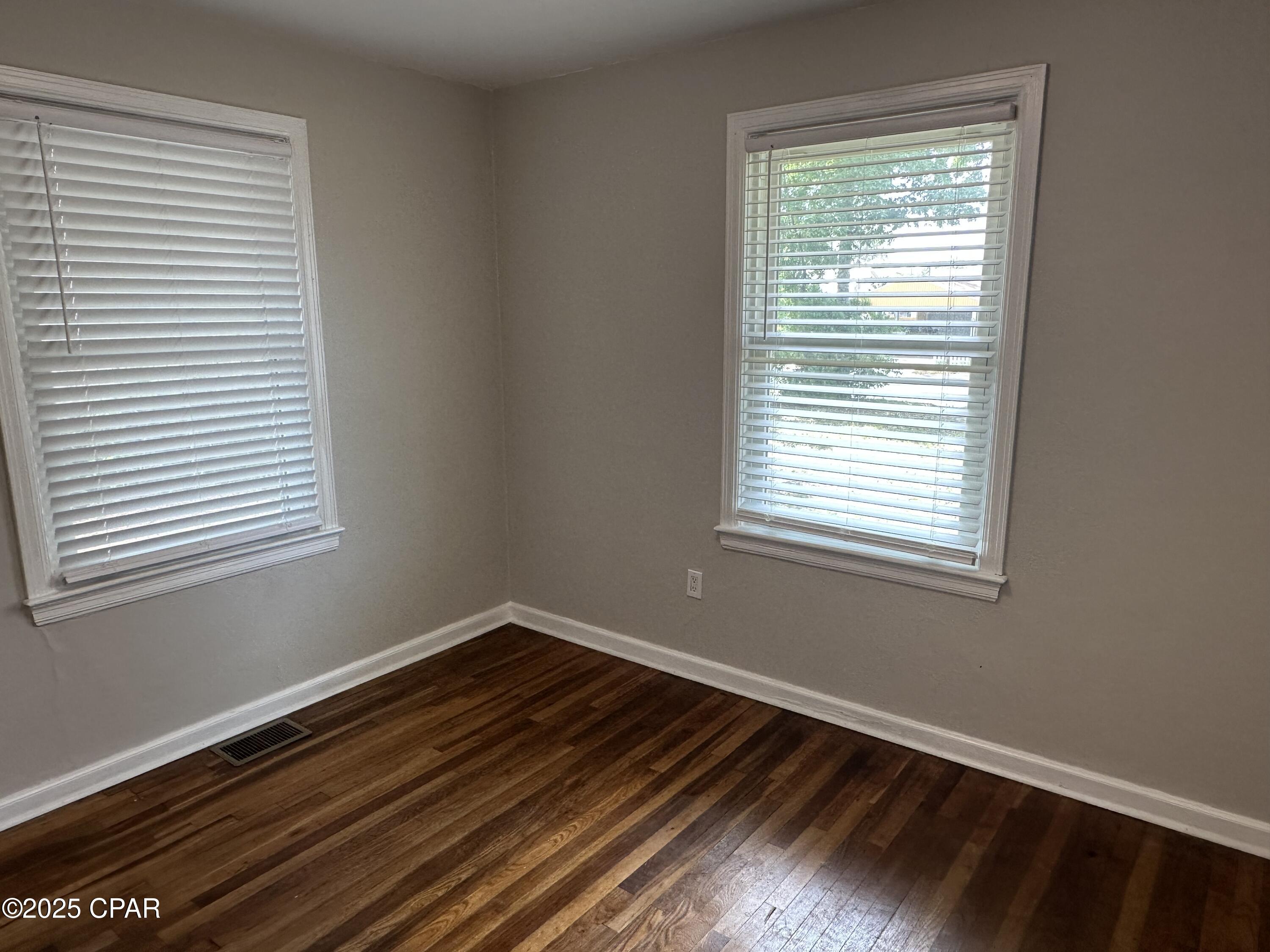 Image 41 For 102 Cove Avenue